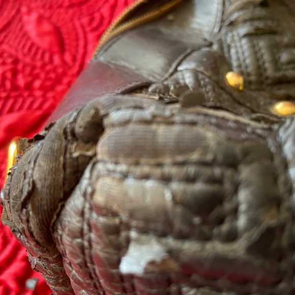 Peeling pleather purse - Picture 4 of 16